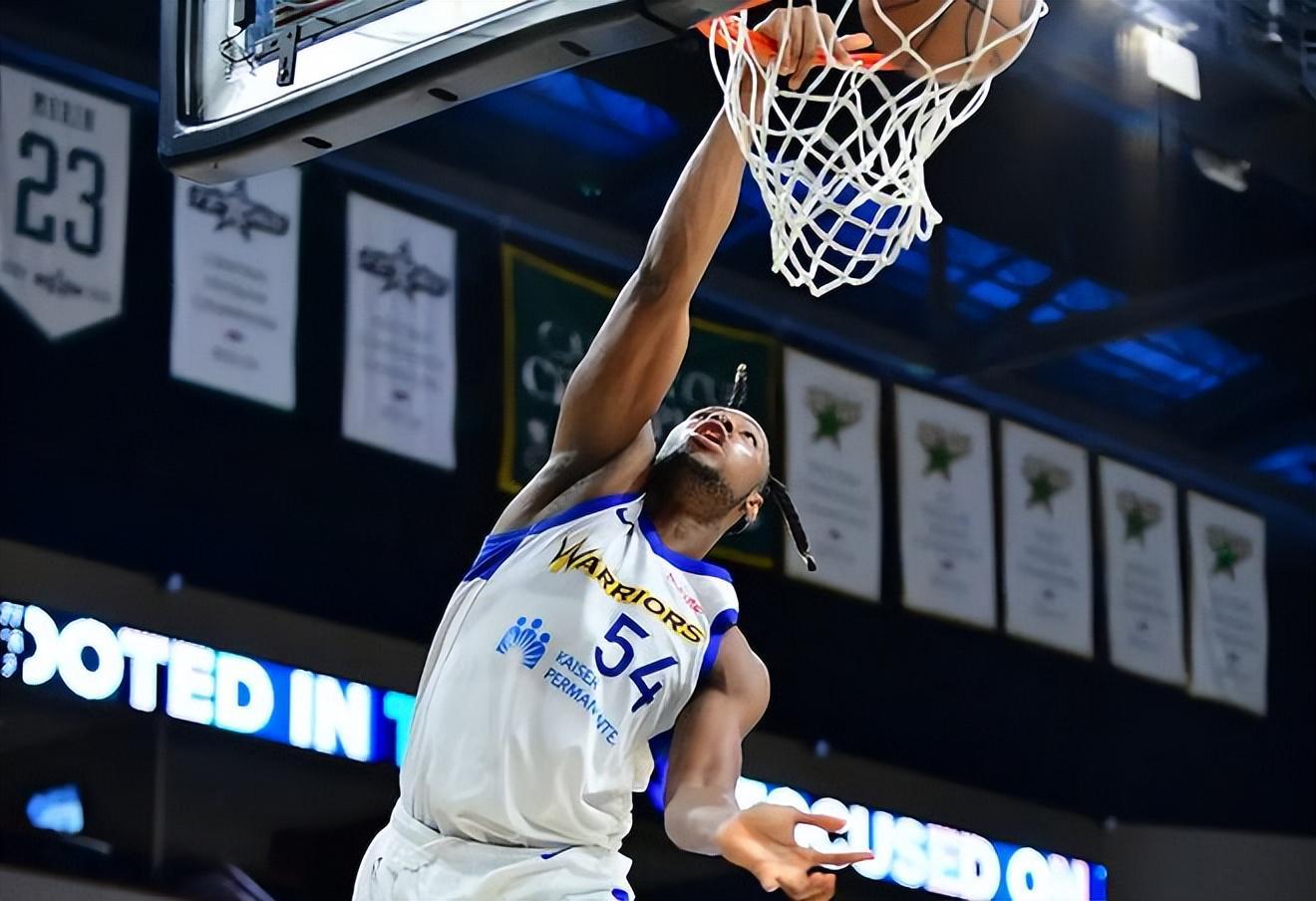 开云体育平台-发展联盟表现平平，勇士二队先发中锋想要重返NBA还得提升状态？