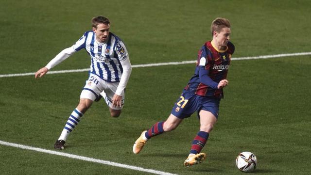 开云体育下载-西媒：德容手球判罚有争议 同一裁判执法双标